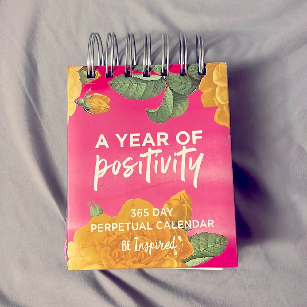 365 Perpetual inspirational calendar. A year of positivity. Free standing.
